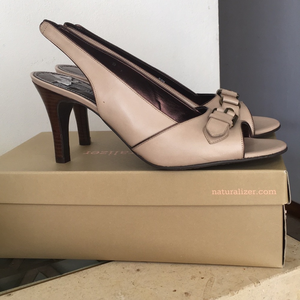 Pumps - Picture 2 of 8